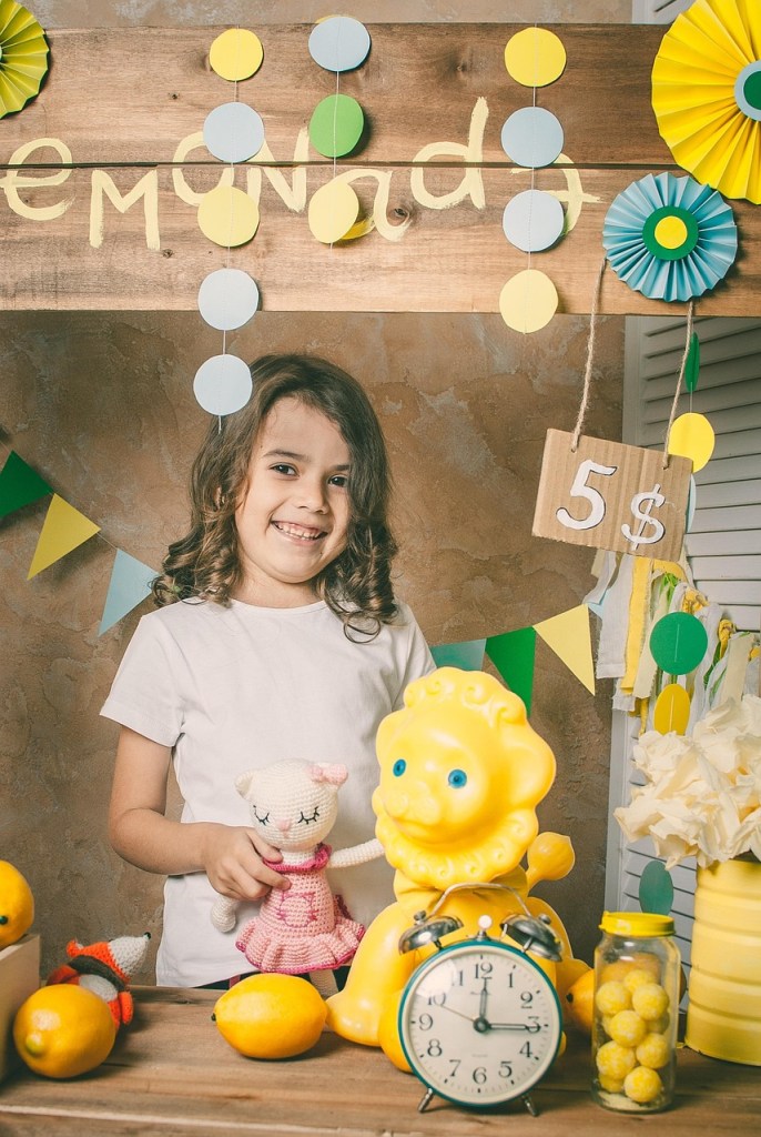 girl in a lemonade stand - Lemonade Stand for kids - how to determine a selling price